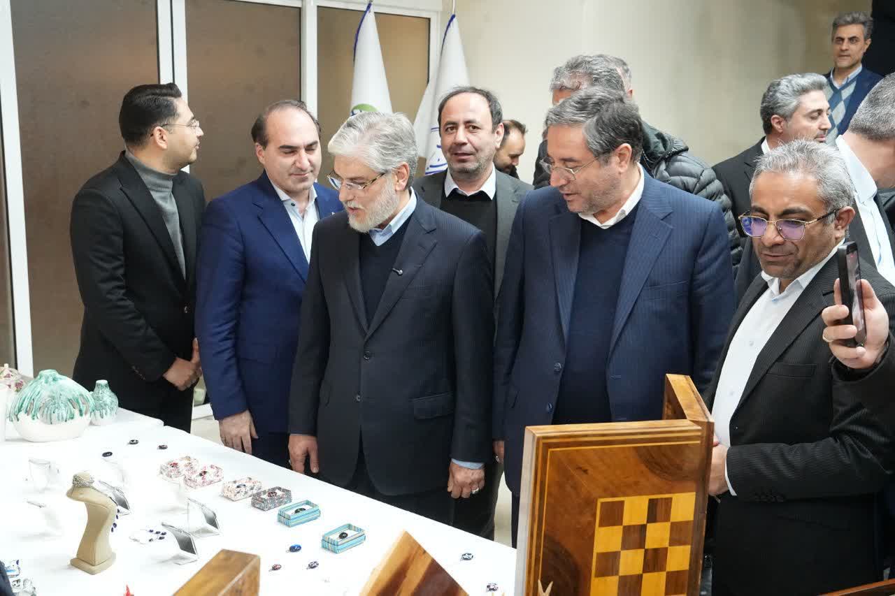 بازدید وزیر علوم و استاندار آذربایجان‌غربی از نمایشگاه صنایع‌دستی استان + تصاویر