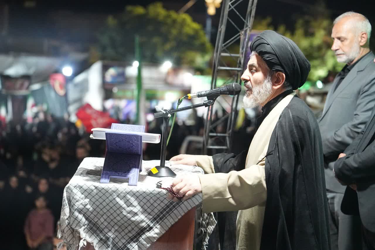 اقامه نماز استغاثه به امام زمان (عج) در تجمع شبانه ارومیه + تصاویر