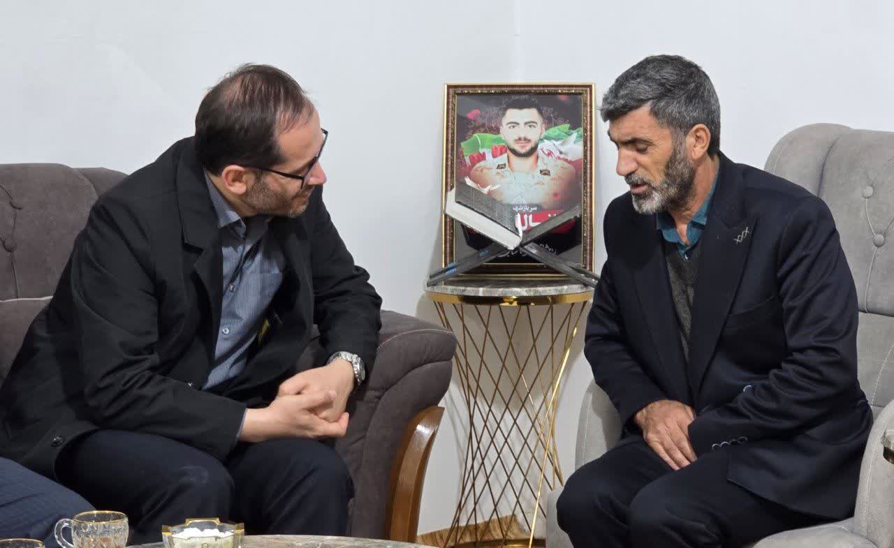 دیدار معاون استاندار آذربایجان‌غربی با خانواده‌های معزز شهدای جنگ رمضان در ماکو + تصاویر