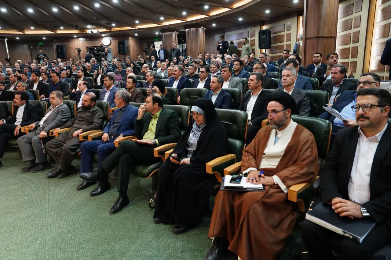 آلبوم تصویری / نشست رئیسجمهور پزشکیان با سرمایهگذاران و فعالان اقتصادی آذربایجانغربی