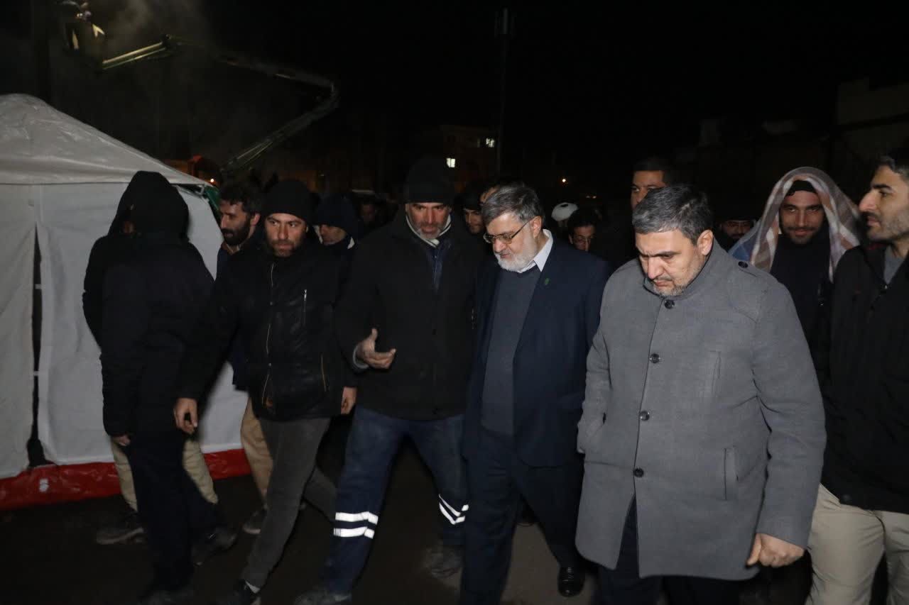 آلبوم تصویری / بازدید شبانه استاندار آذربایجانغربی از اردوگاه و کمپ های اسکان اضطراری زلزله زدگان شهرستان خوی