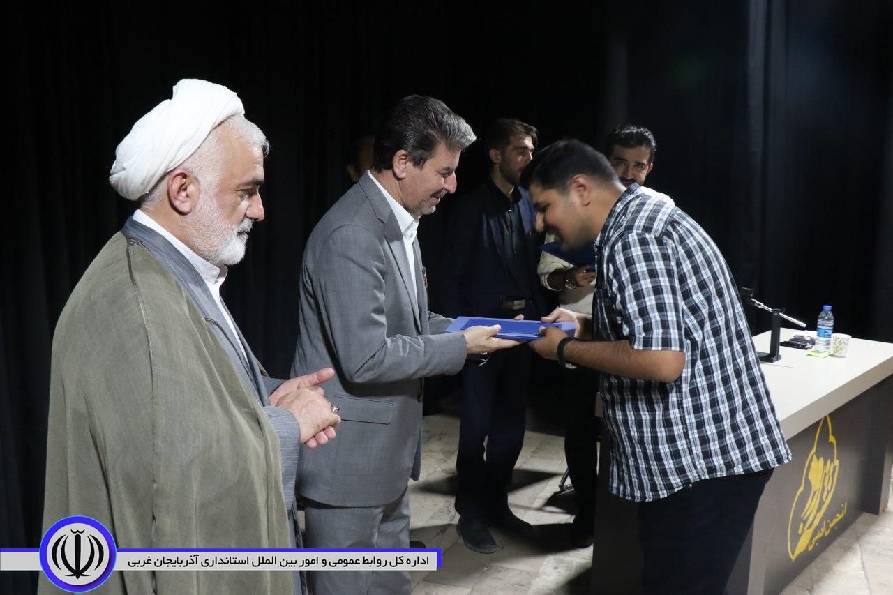 شاعران و سخن سرایان آگاه بسترساز تقویت وحدت ملی و انتقال دهنده والاترین ارزشهای انسانی به نسل های آینده هستند