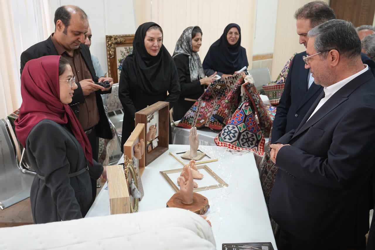 بازدید استاندار آذربایجانغربی از نمایشگاه صنایعدستی و مشاغل خانگی + تصاویر