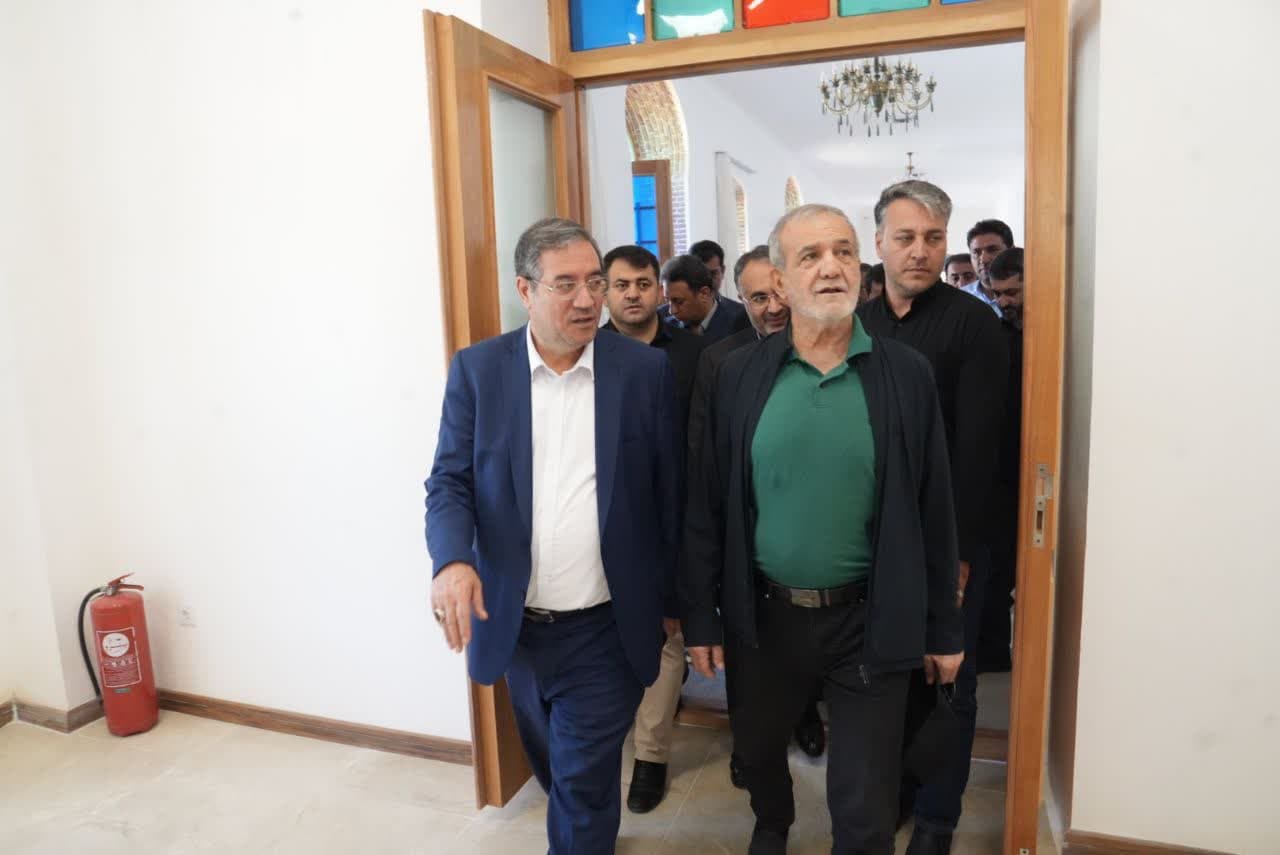 بازدید رئیسجمهور از مرکز خدمات سرمایهگذاری آذربایجانغربی + تصاویر