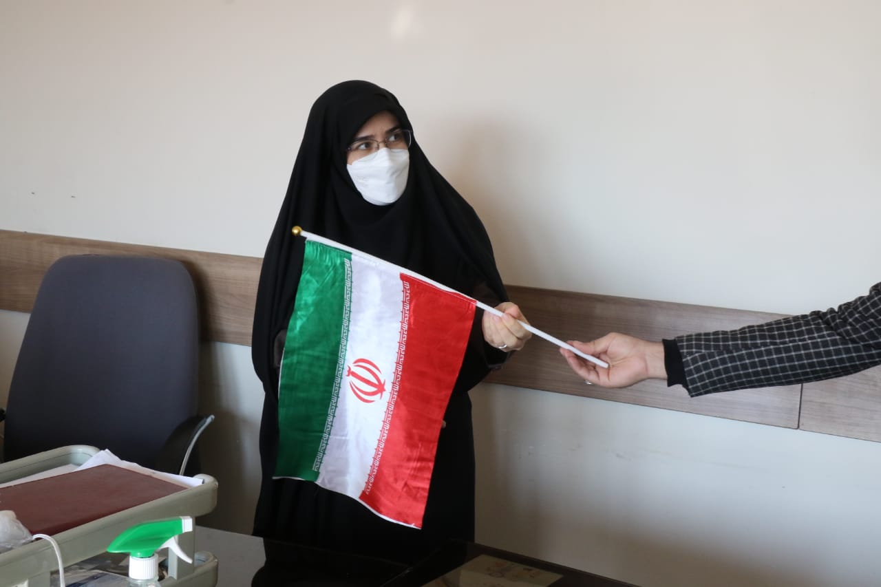 مشارکت همکاران استانداری در پویش پرچم افتخار در چهل و سومین سالگرد پیروزی انقلاب اسلامی