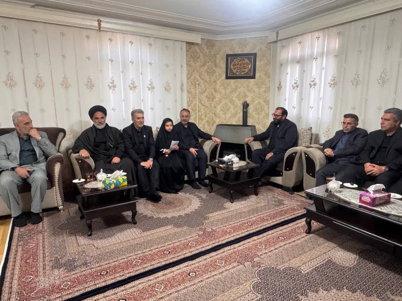 دیدار معاون استاندار آذربایجان‌غربی با خانواده معزز شهیدان راعی و بزرگمهر