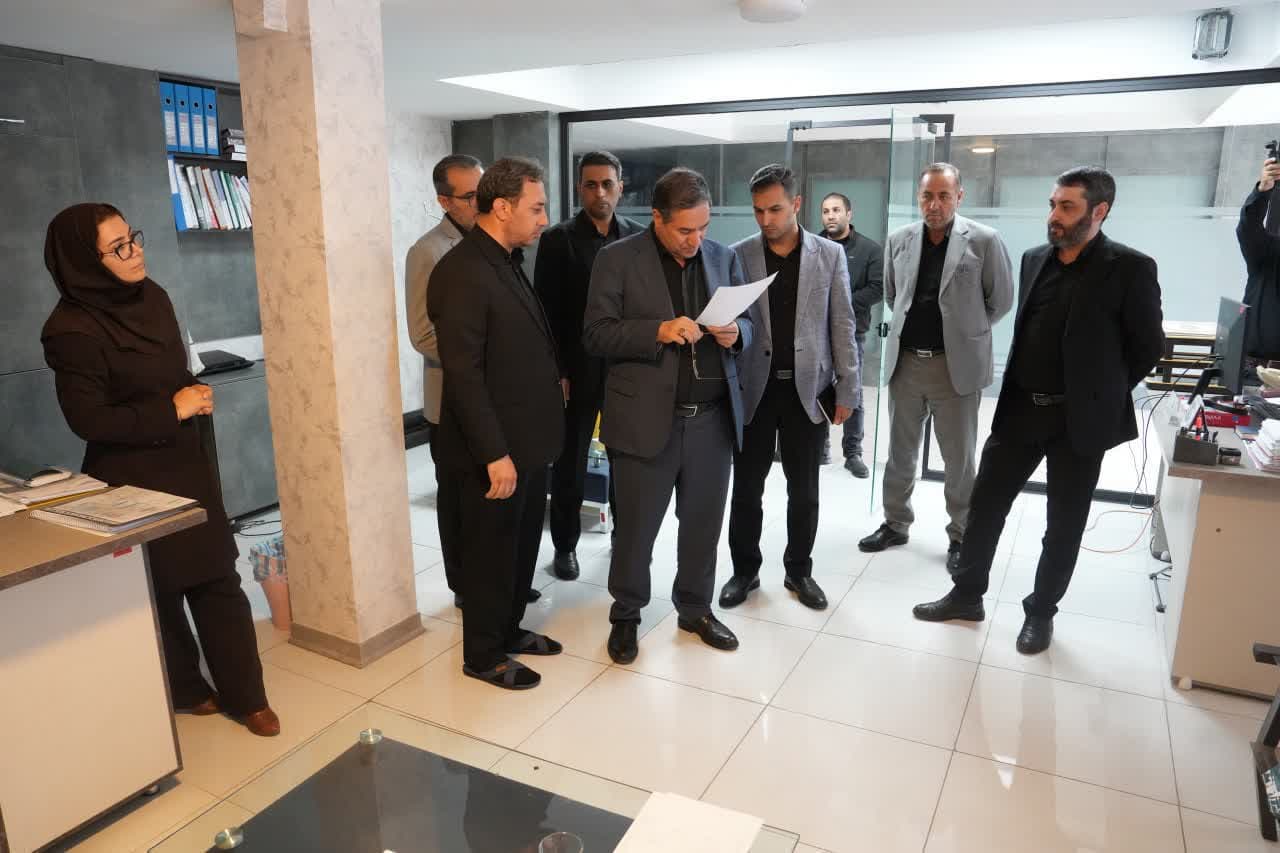 حضور سرزده استاندار آذربایجانغربی در اداره کل امور اقتصادی و دارایی استان + تصاویر