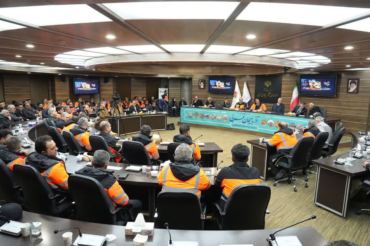 برگزاری نشست صمیمی استاندار آذربایجانغربی با فعالان حملونقل جادهای + تصاویر