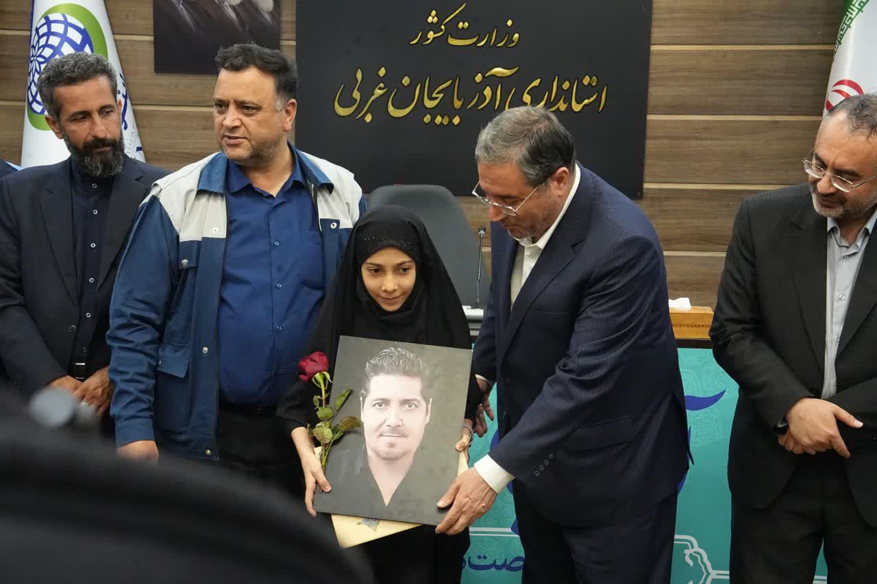 آلبوم تصویری / برگزاری آیین گرامیداشت هفته کارگر در ارومیه