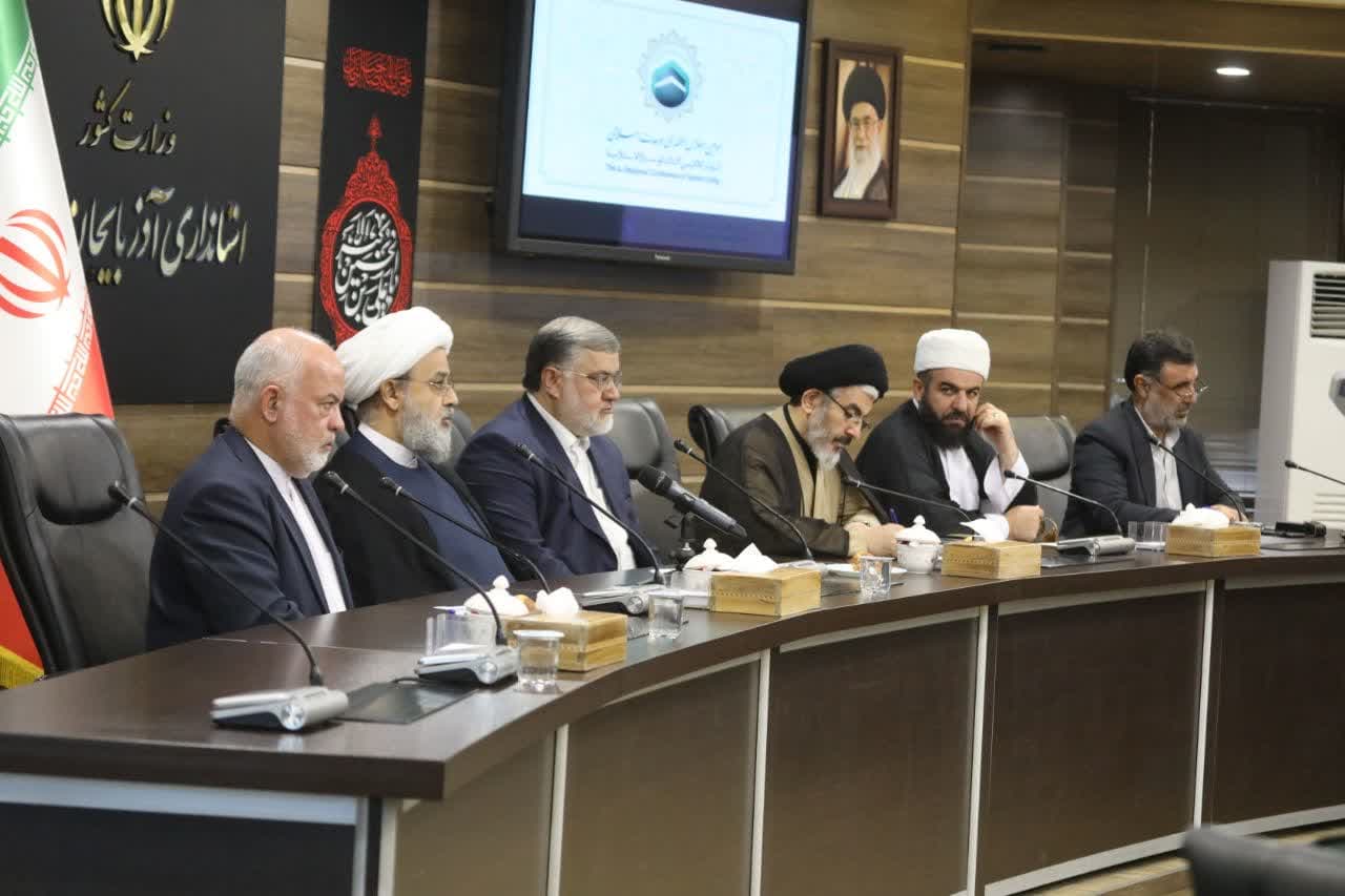 آلبوم تصویری / برگزاری آیین تجلیل از دست اندرکاران سومین اجلاس منطقهای وحدت اسلامی در ارومیه