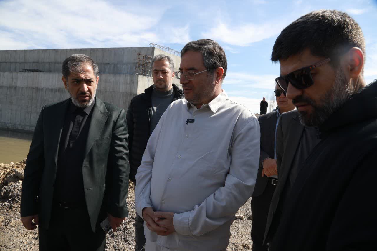 حضور میدانی و بازدید استاندار آذربایجان‌غربی از جریان انتقال آب از رودخانه‌های حوضه آبریز به دریاچه ارومیه + تصاویر