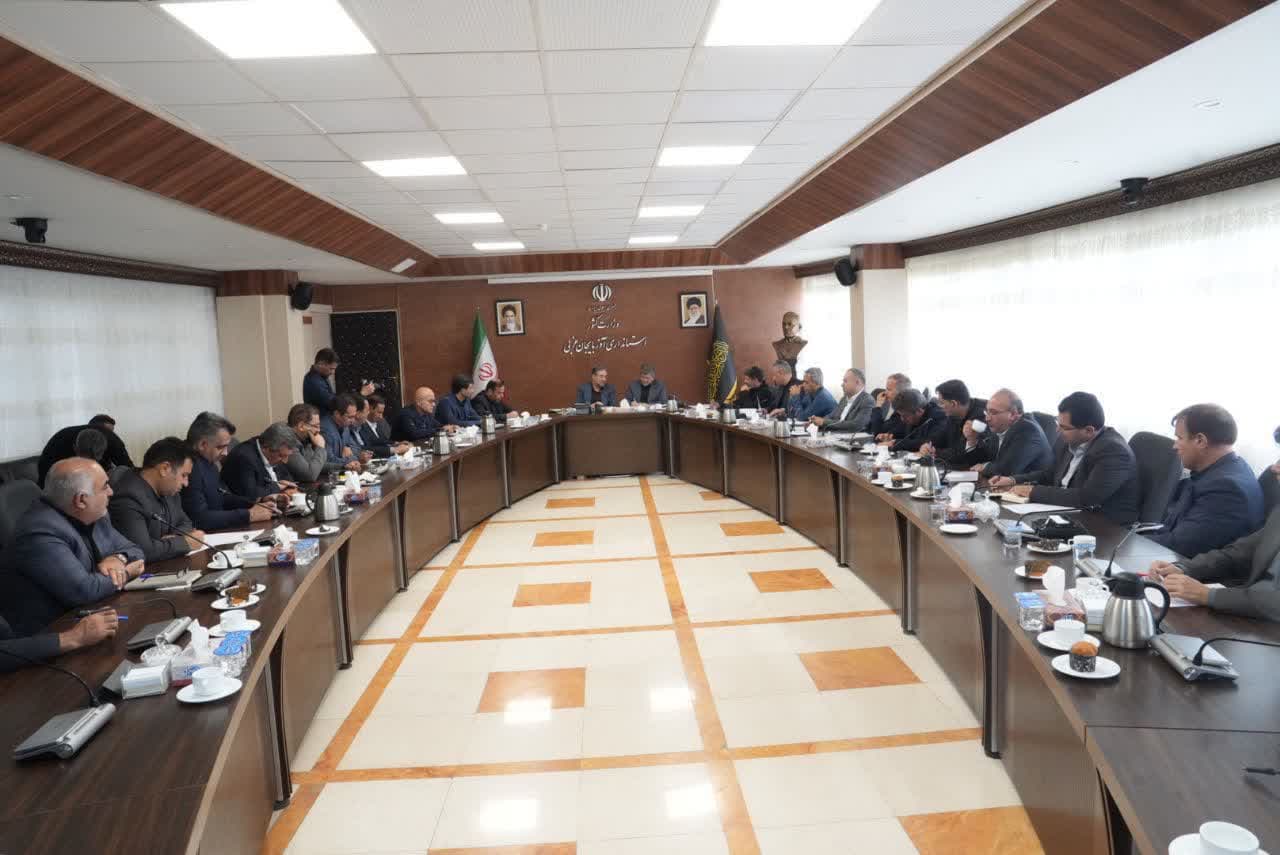 برگزاری نشست مشترک معاون وزیر راه و شهرسازی و مدیرعامل راهآهن جمهوری اسلامی ایران با استاندار آذربایجانغربی