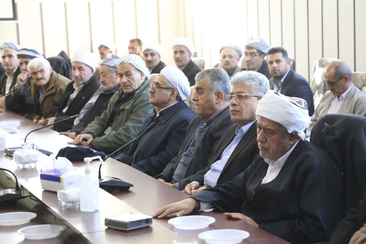 آلبوم تصویری / دیدار استاندار آذربایجانغربی با جمعی از روحانیون، سران طوایف و عشایر شهرستان پیرانشهر