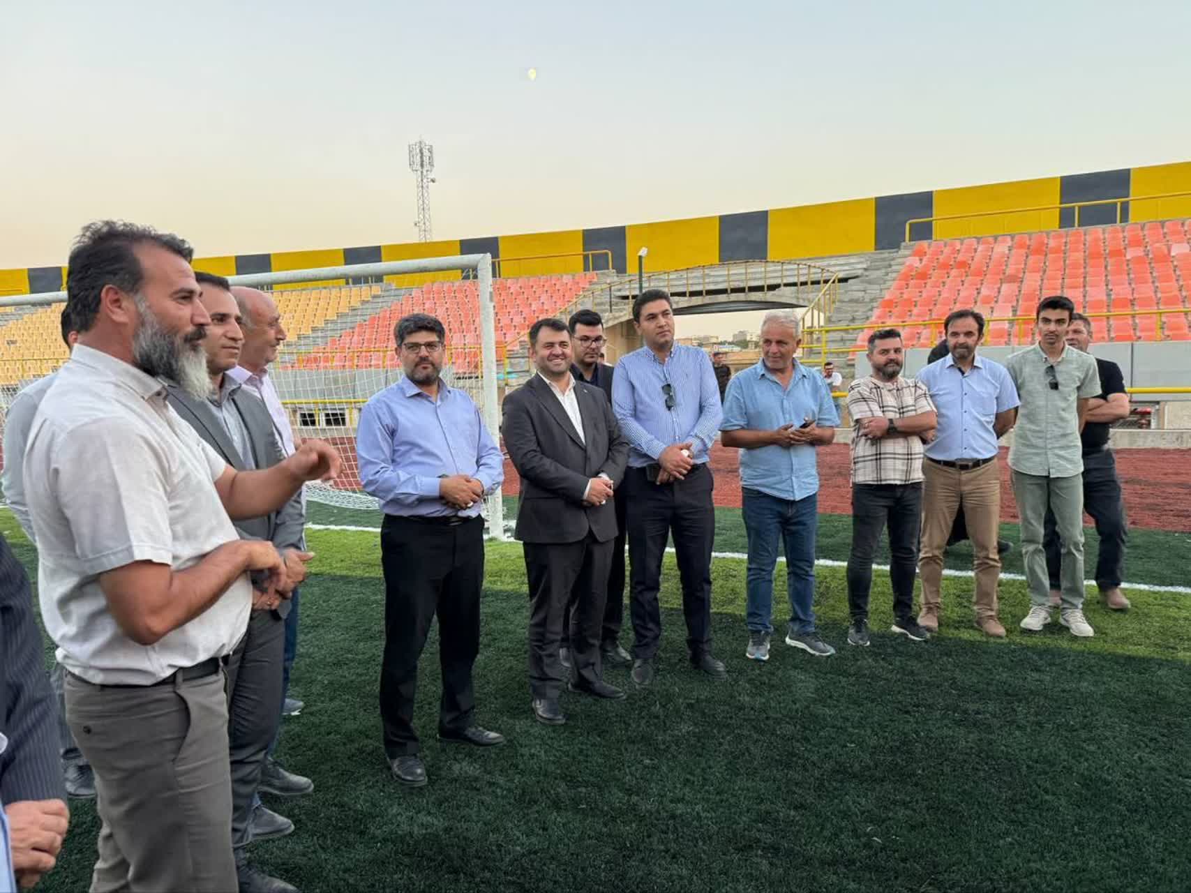 بازدید معاون هماهنگی امور عمرانی استاندار آذربایجانغربی از ورزشگاه شهید باکری ارومیه + تصاویر