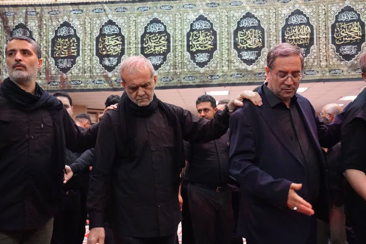 حضور رئیسجمهور در مراسم شام غریبان حضرت اباعبدالله الحسین (ع) در ارومیه + تصاویر