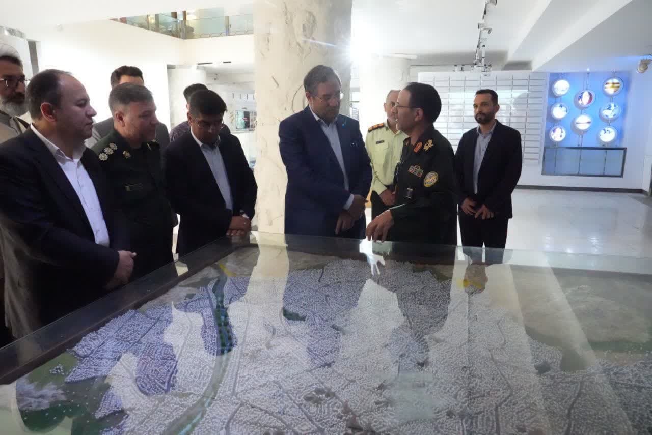 بازدید استاندار آذربایجانغربی از اداره کل و موزه حفظ آثار و نشر ارزشهای دفاع مقدس استان + تصاویر