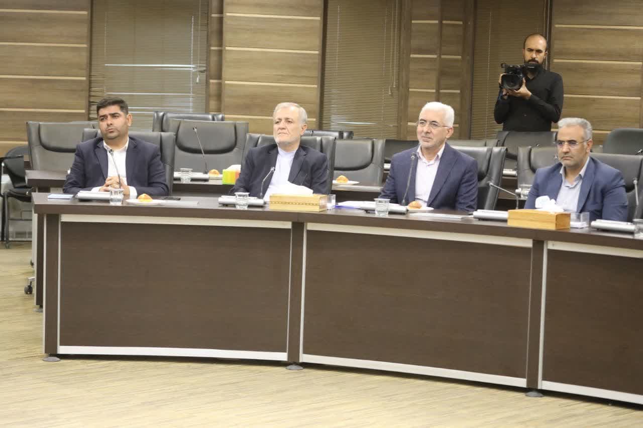آلبوم تصویری / برگزاری آیین تجلیل از دست اندرکاران سومین اجلاس منطقهای وحدت اسلامی در ارومیه