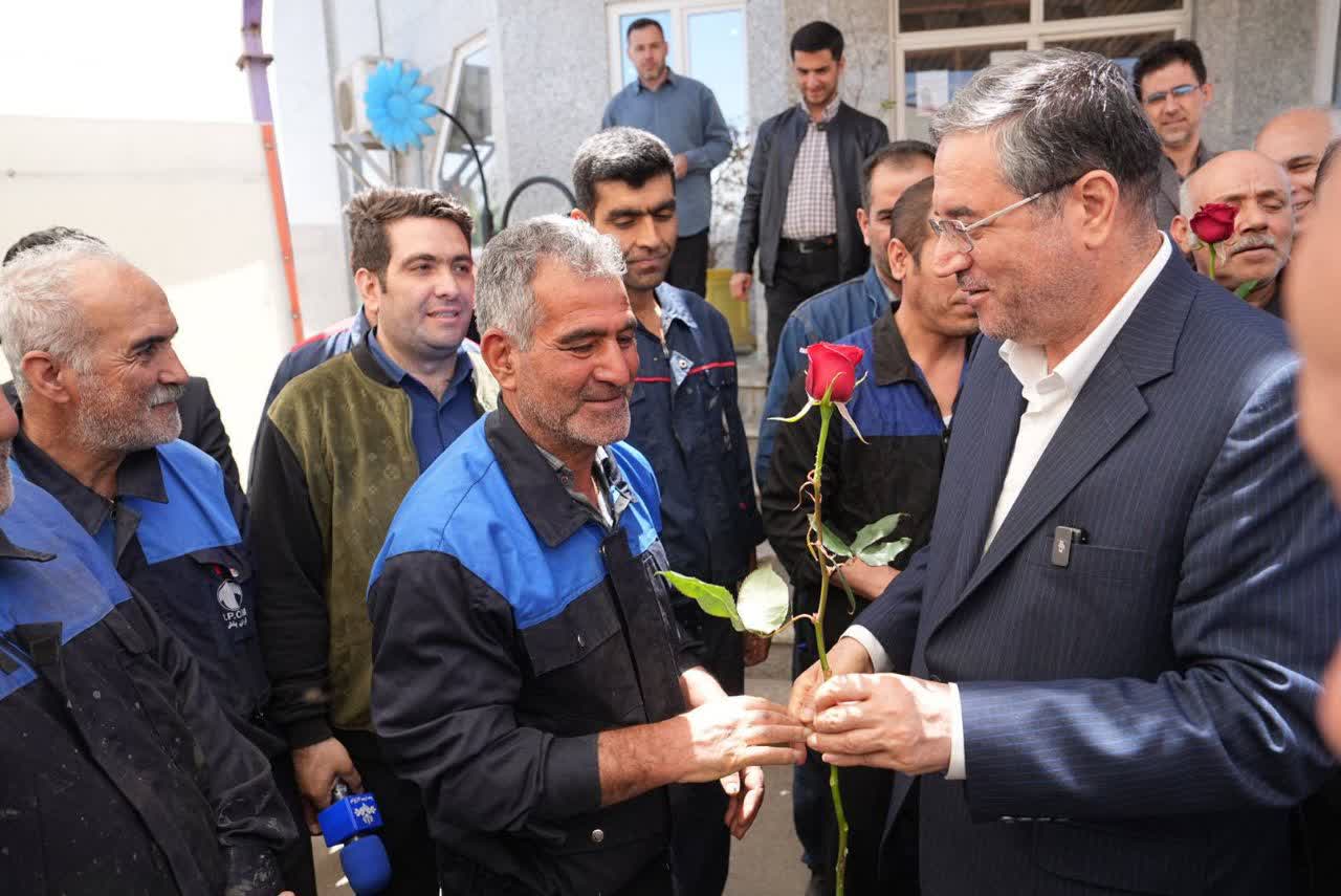 بازدید استاندار آذربایجانغربی از کارخانه ایرانپاش در ارومیه + تصاویر