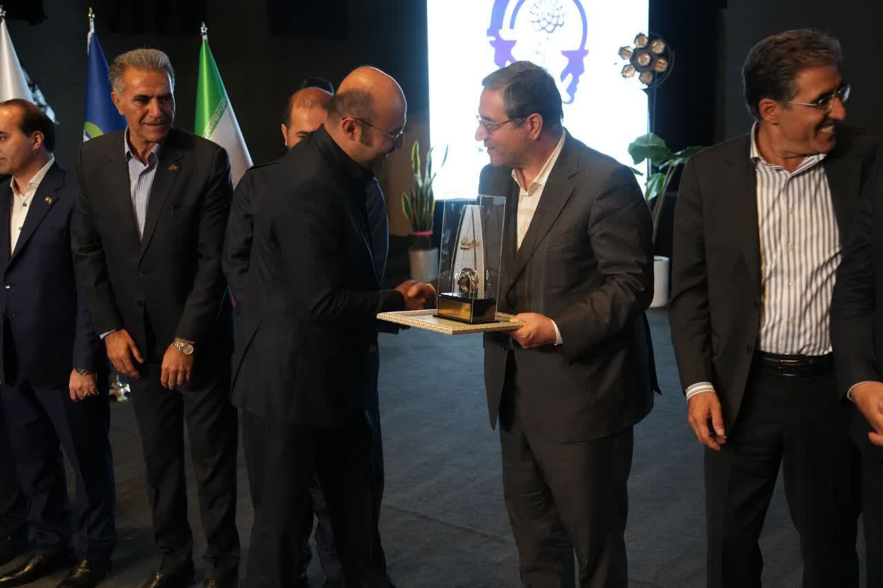 برگزاری آیین تجلیل از صنعتگران، معدنکاران و پیشکسوتان عرصه تولید در آذربایجانغربی + تصاویر