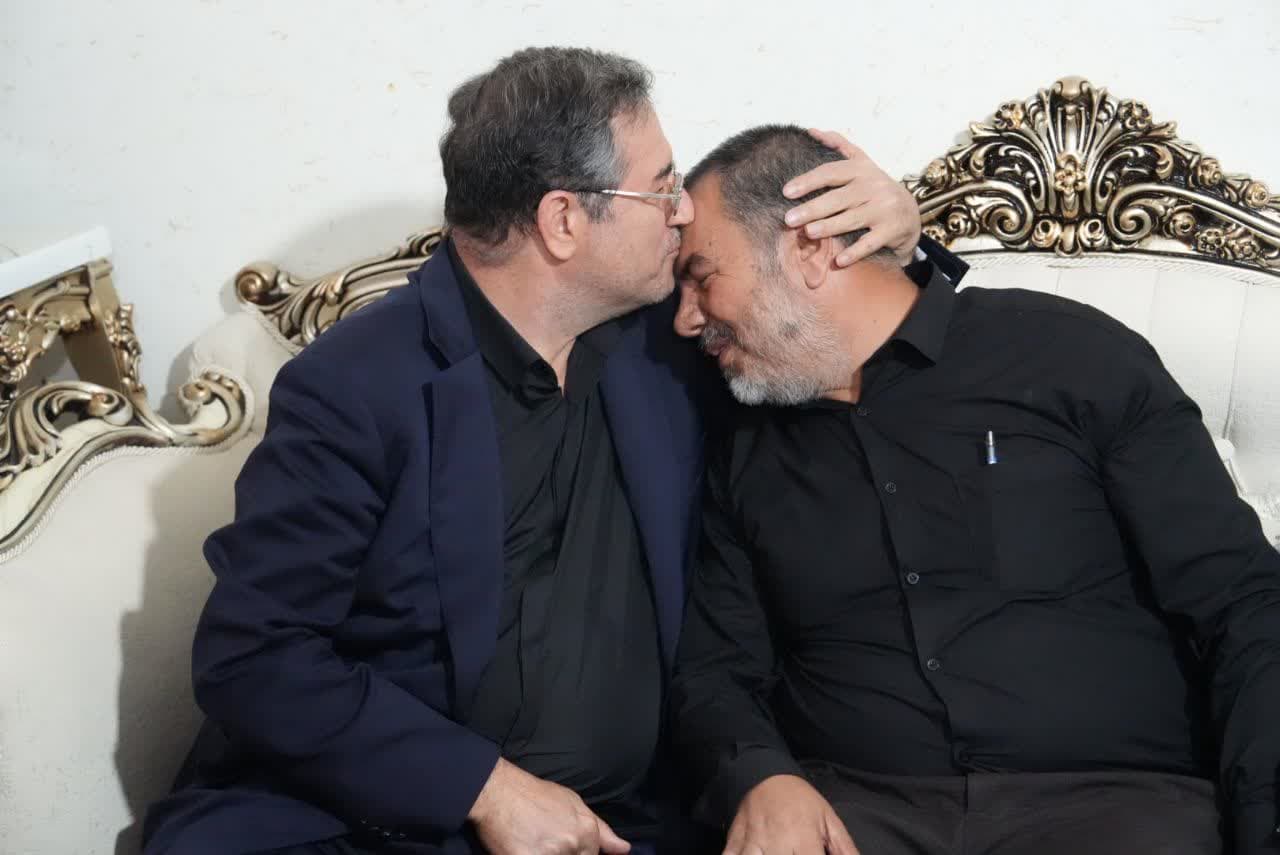 تکریم خانواده شهدای اقتدار ایران در ارومیه + تصاویر