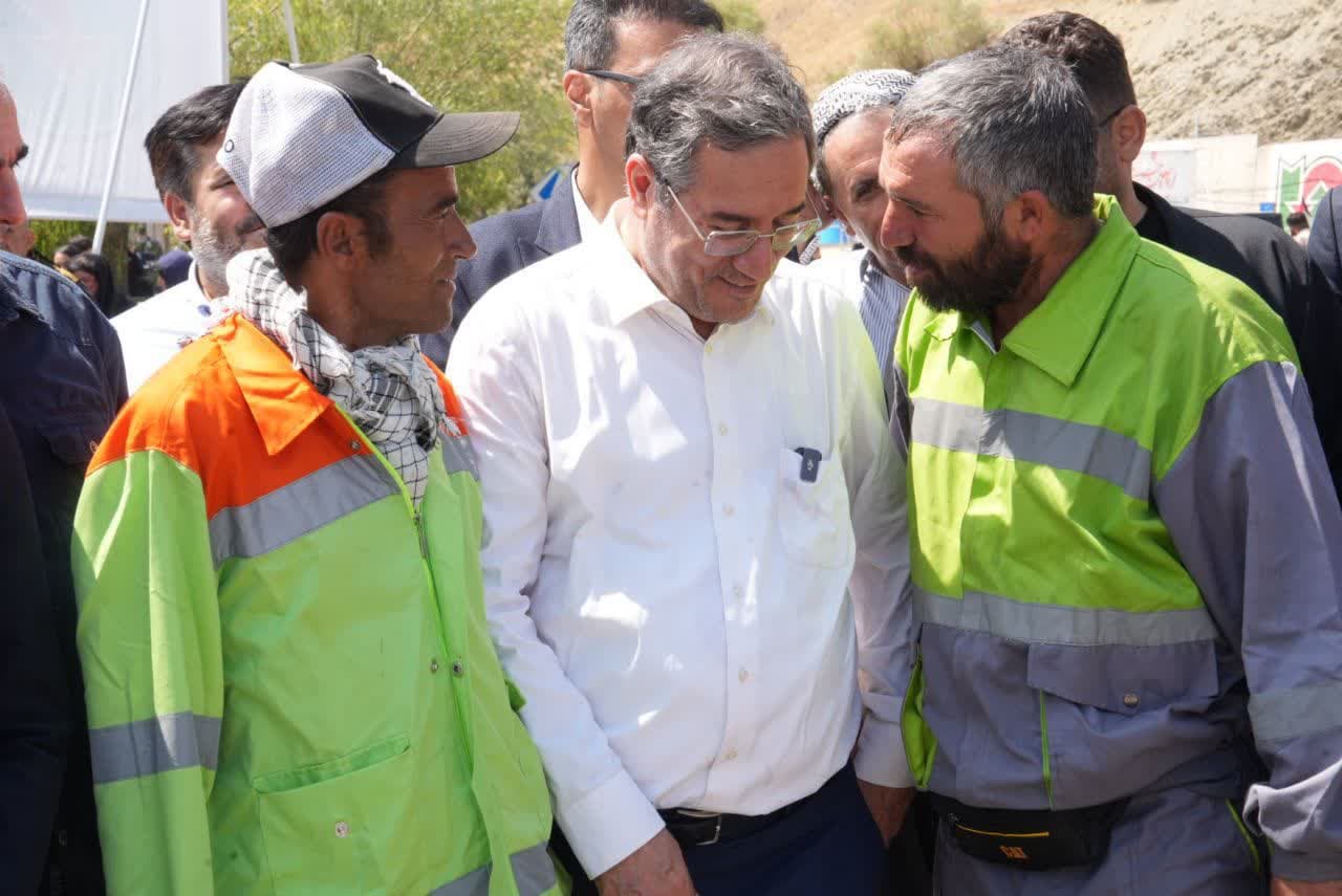 بازدید استاندار آذربایجانغربی از روند ارائه خدمات به زائران اربعین حسینی + تصاویر