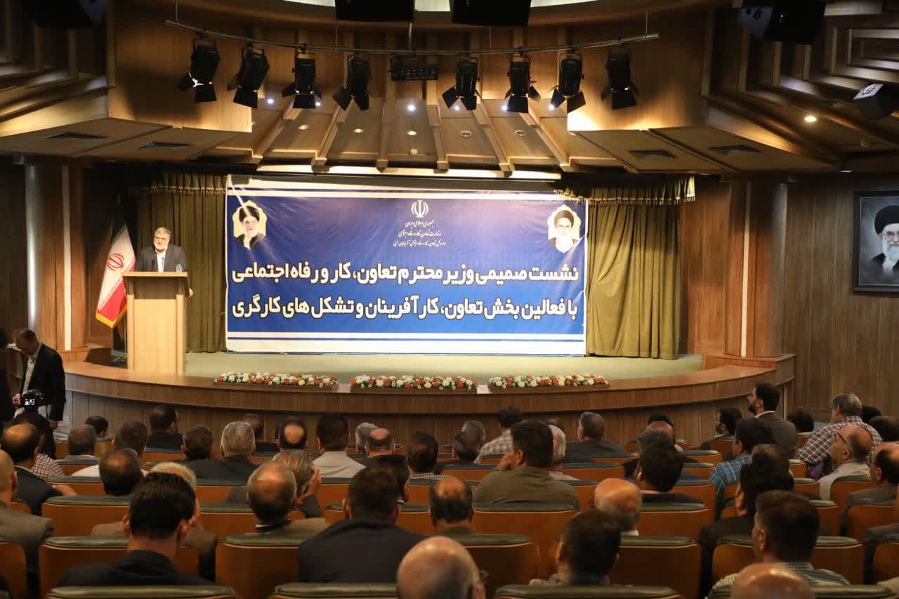 آلبوم تصویری / برگزاری نشست فعالین بخش تعاون، کار آفرینان و تشکل های کارگری آذربایجانغربی