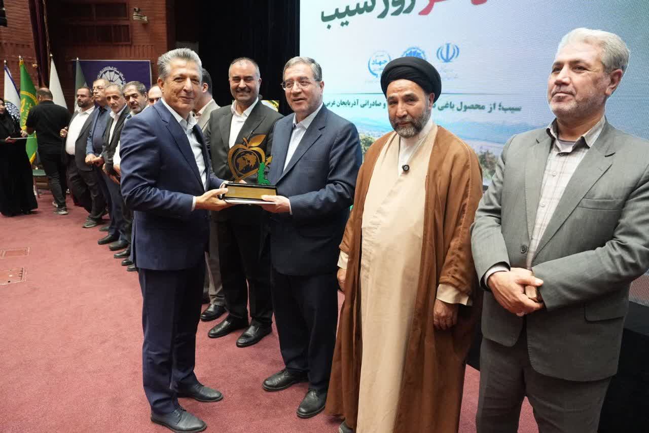 آلبوم تصویری / برگزاری نخستین همایش ملی روز سیب در ارومیه