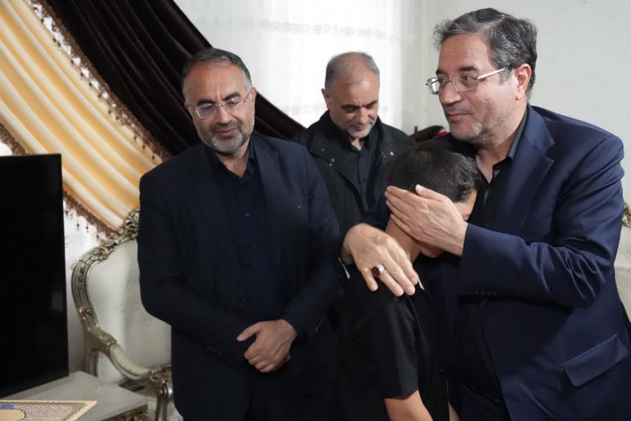 تکریم خانواده شهدای اقتدار ایران در ارومیه + تصاویر