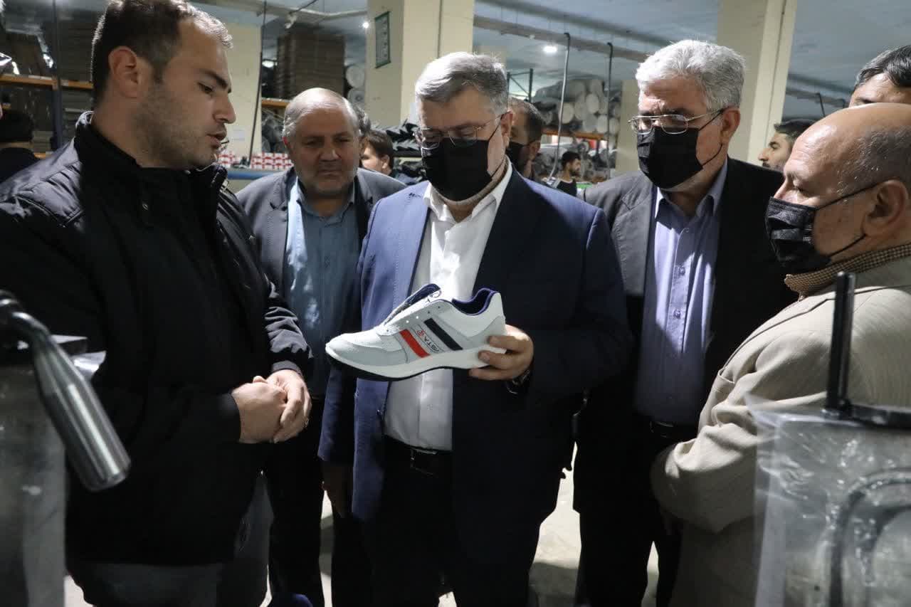 بازدید استاندار آذربایجان غربی از کارخانه ویستا آسان پوش ماکو + تصاویر