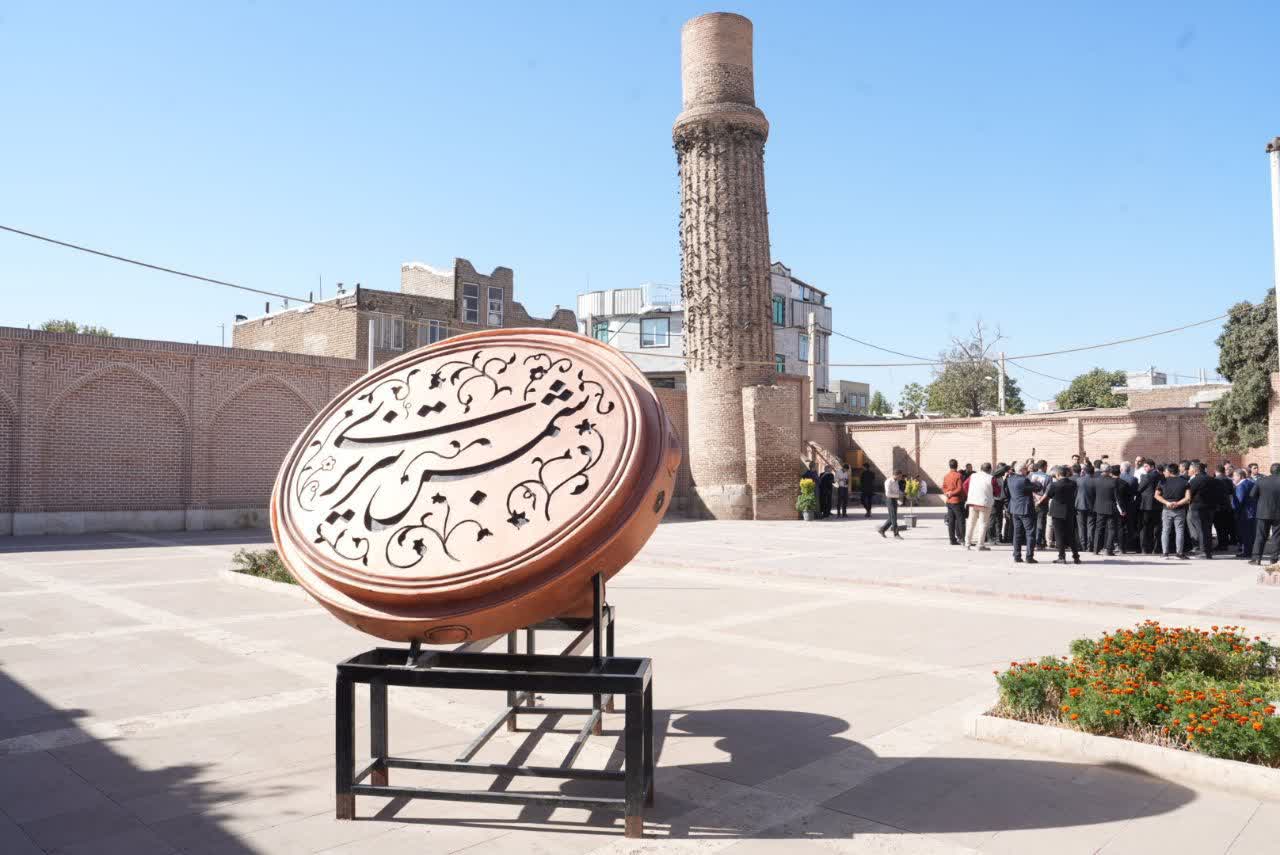 بازدید وزیر میراث فرهنگی و استاندار آذربایجانغربی از آرامگاه شمس تبریزی + تصاویر