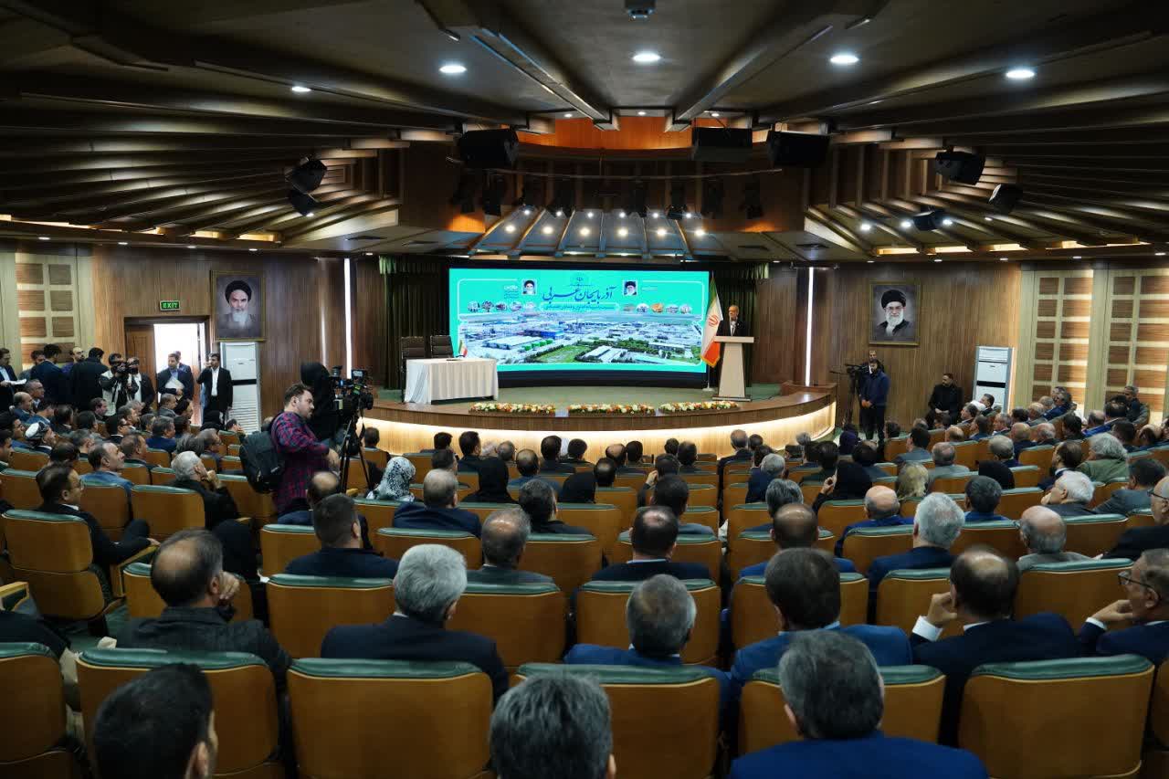 آلبوم تصویری / نشست رئیسجمهور پزشکیان با سرمایهگذاران و فعالان اقتصادی آذربایجانغربی