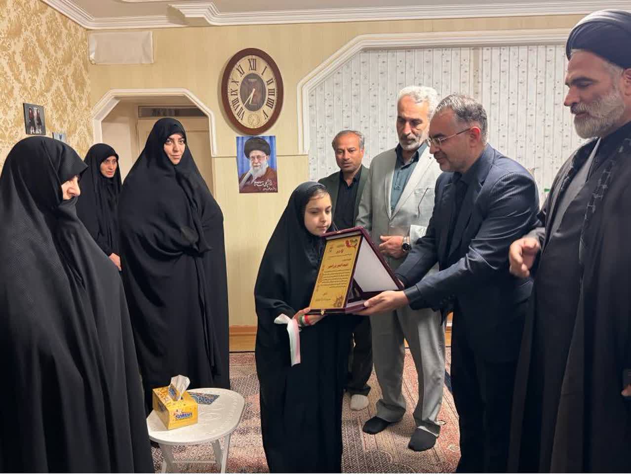 دیدار معاون استاندار آذربایجان‌غربی با خانواده معزز شهیدان راعی و بزرگمهر