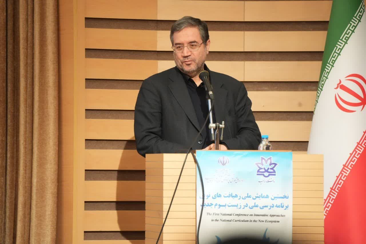 آلبوم تصویری / حضور استاندار آذربایجانغربی در همایش ملی رهیافتهای نوین برنامه درسی ملی در زیست بوم جدید