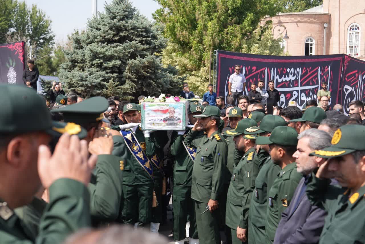 تشییع پیکر مطهر شهید جواد نارنجی در ارومیه + تصاویر