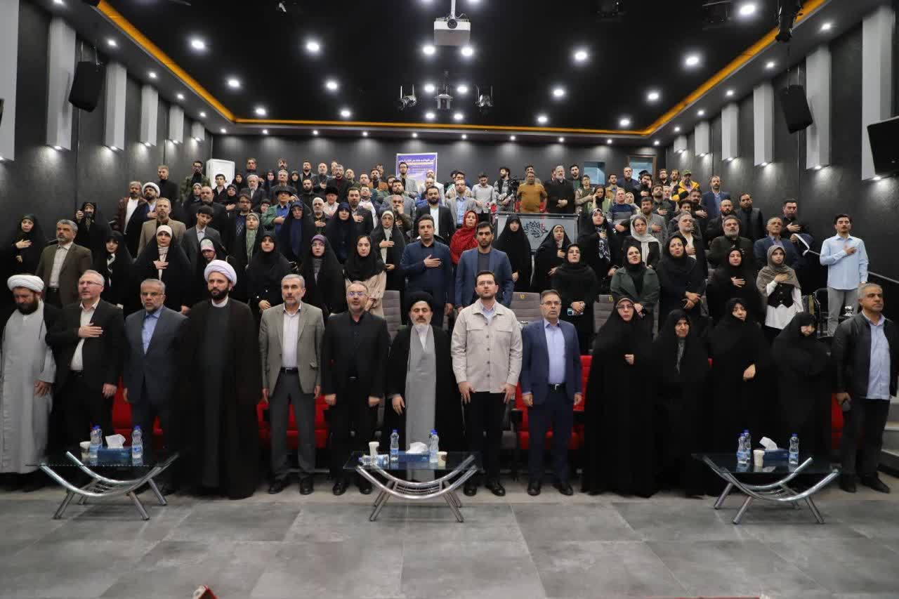 ضروریست هنرمندان تاریخ این روزهای پر آشوب و سرشار از حماسه را با زبان هنر منعکس نمایند