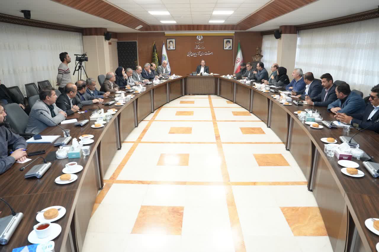 برگزاری جلسه ساماندهی واحدهای صنعتی و خدماتی برداشت نمک از بستر دریاچه ارومیه + تصاویر