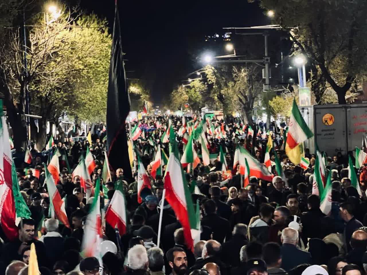 استقامت، مقاومت و پایداری در استمرار اجتماعات شبانه مردم + تصاویر