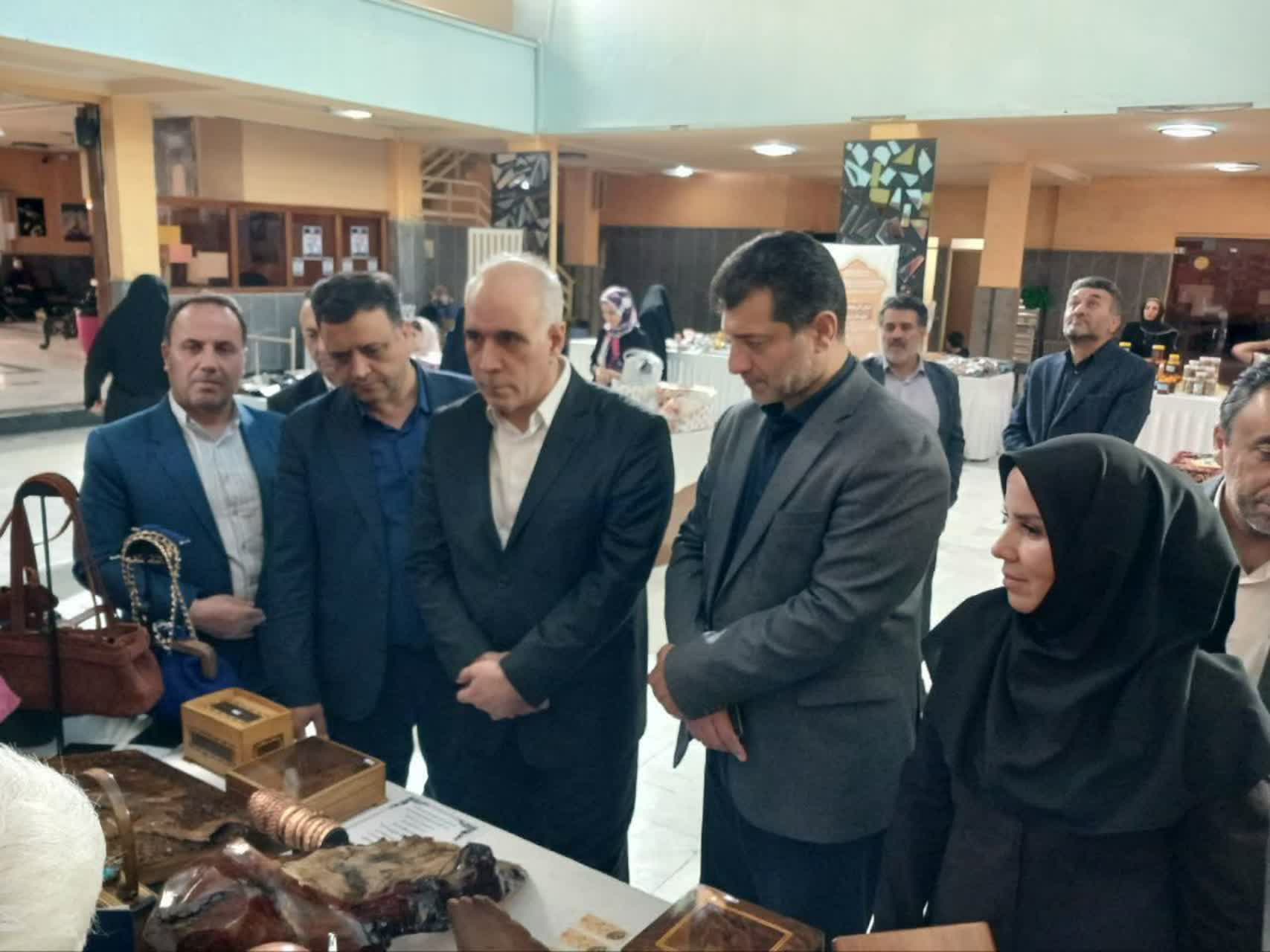 بازدید معاون استاندار آذربایجانغربی از نمایشگاه محصولات مشاغل خانگی در ارومیه + تصاویر