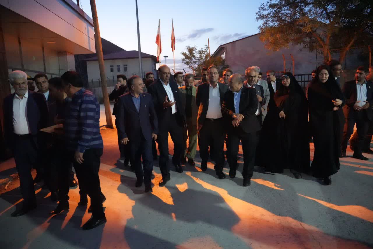 بازدید استاندار آذربایجانغربی و اعضای کمیسیون بهداشت مجلس از بازارچه ساریسو + تصاویر