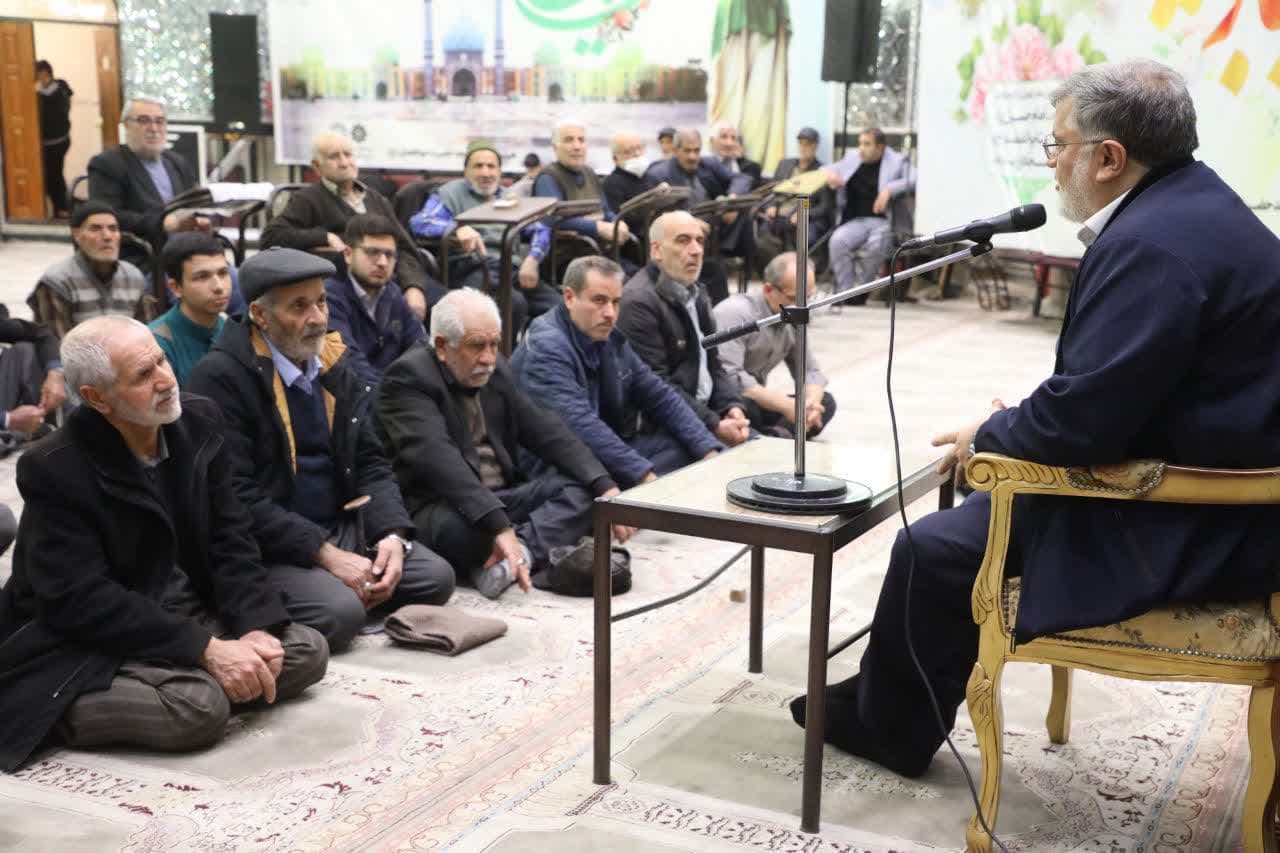 حضور استاندار آذربایجانغربی در جمع نمازگزاران مسجد حضرت ابوالفضل (ع) ارومیه + تصاویر