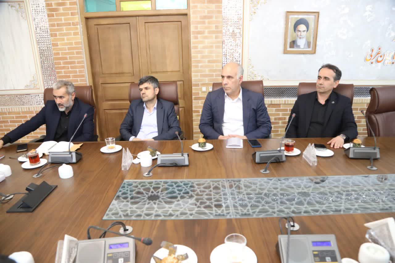 تأکید استاندار آذربایجان‌غربی بر حمایت بانکی از چرخه تولید و تجارت استان