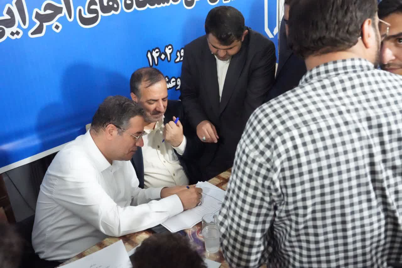 برگزاری میز خدمت محلهمحور بهمناسبت هفته دولت در ارومیه + تصاویر