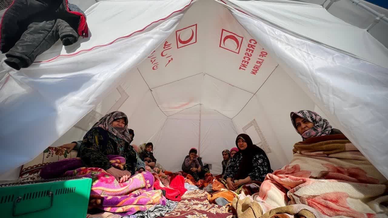 آلبوم تصویری / تداوم امدادرسانی جمعیت هلال احمر آذربایجان غربی در مناطق زلزله زده شهرستان خوی