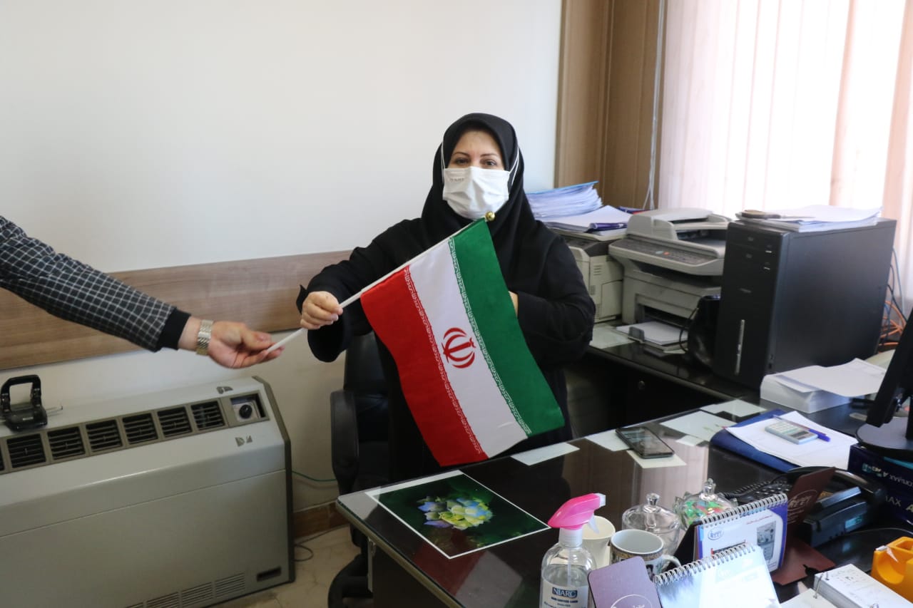 مشارکت همکاران استانداری در پویش پرچم افتخار در چهل و سومین سالگرد پیروزی انقلاب اسلامی