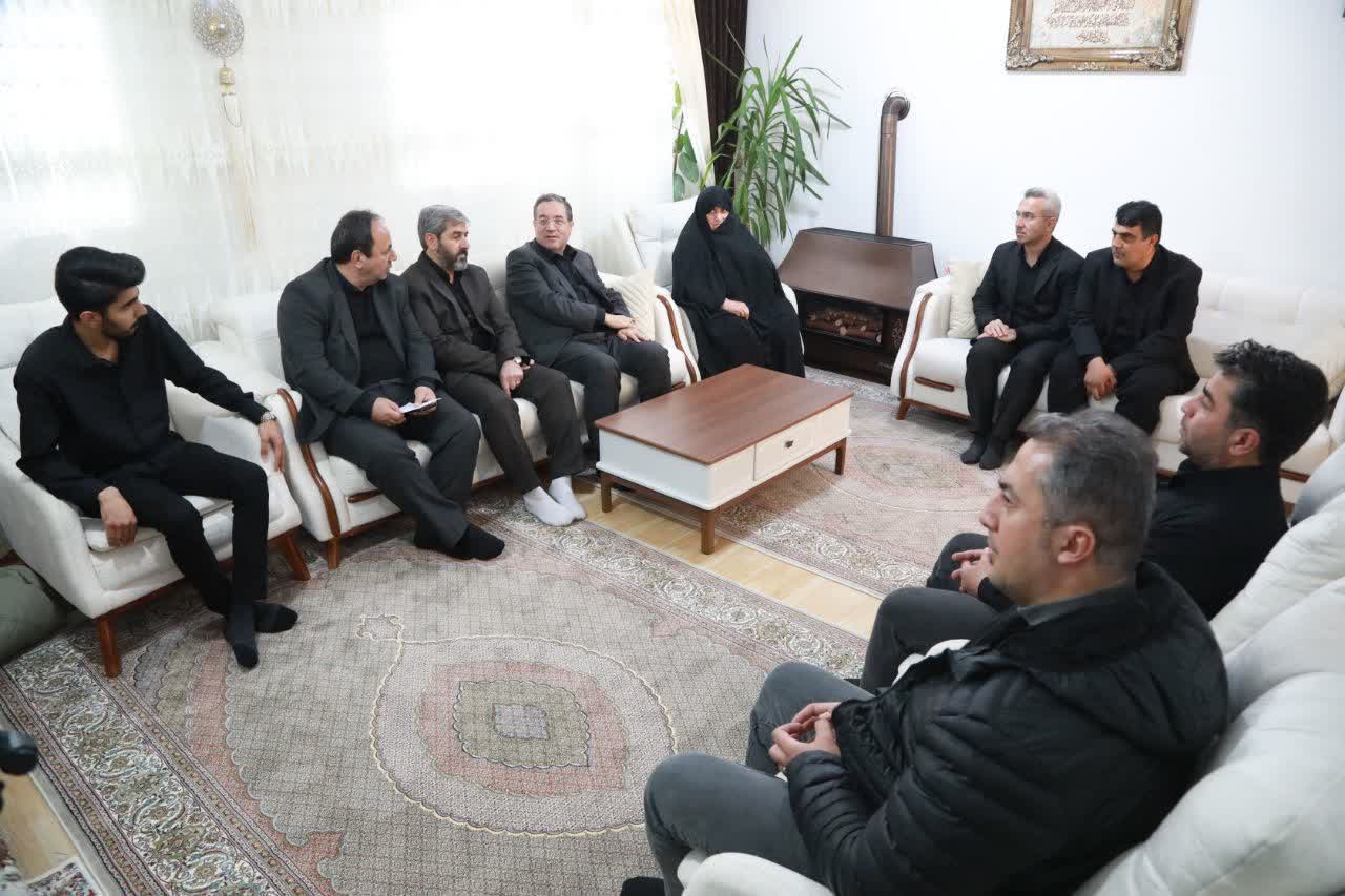 دیدار استاندار آذربایجان‌غربی با خانواده شهیدان علیپور و عبادی در ارومیه + تصاویر