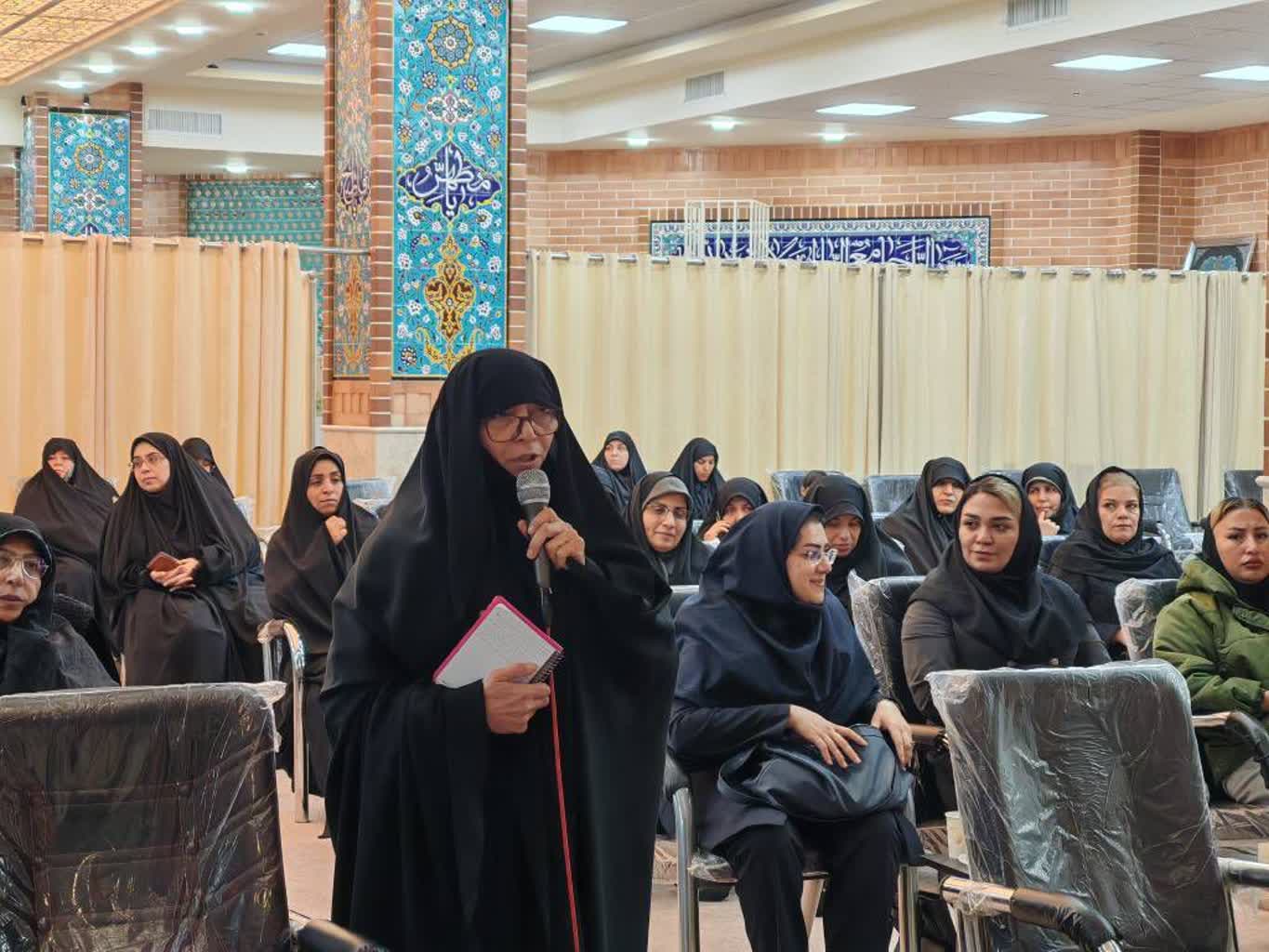 حضور معاون سیاسی استاندار آذربایجان غربی در جمع بانوان فرهیخته و گروههای مرجع + تصاویر