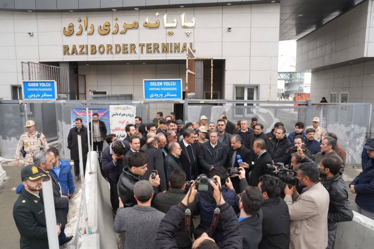 بازدید معاون امور مجلس رئیس جمهور و استاندار آذربایجانغربی از بخشهای مختلف پایانه مرزی رازی + تصاویر