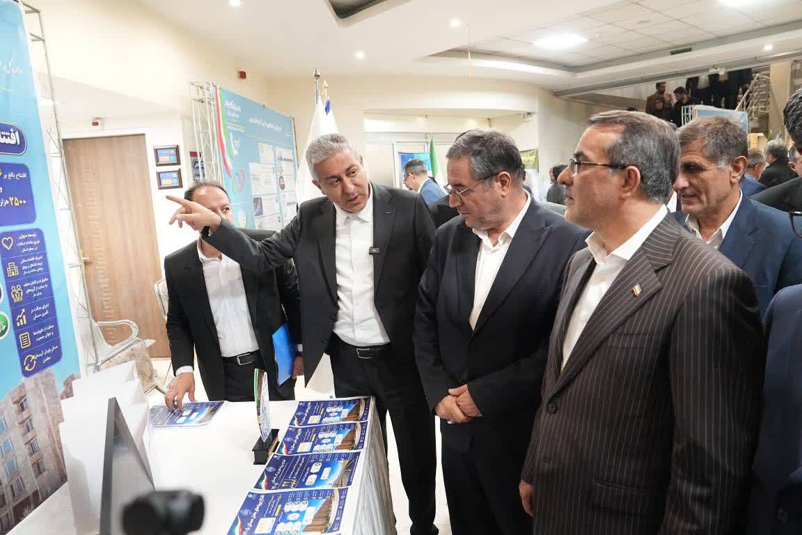 بازدید معاون رئیس‌جمهور و استاندار آذربایجان‌غربی از نمایشگاه دستاوردهای دستگاه‌های اجرایی + تصاویر