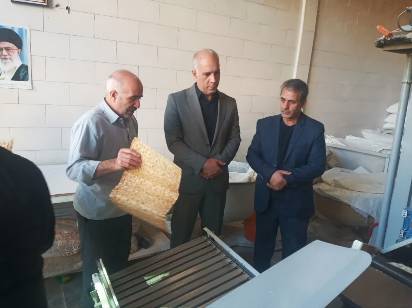 بازدید معاون استاندار آذربایجان‌غربی از نانوایی‌های ارومیه + تصاویر