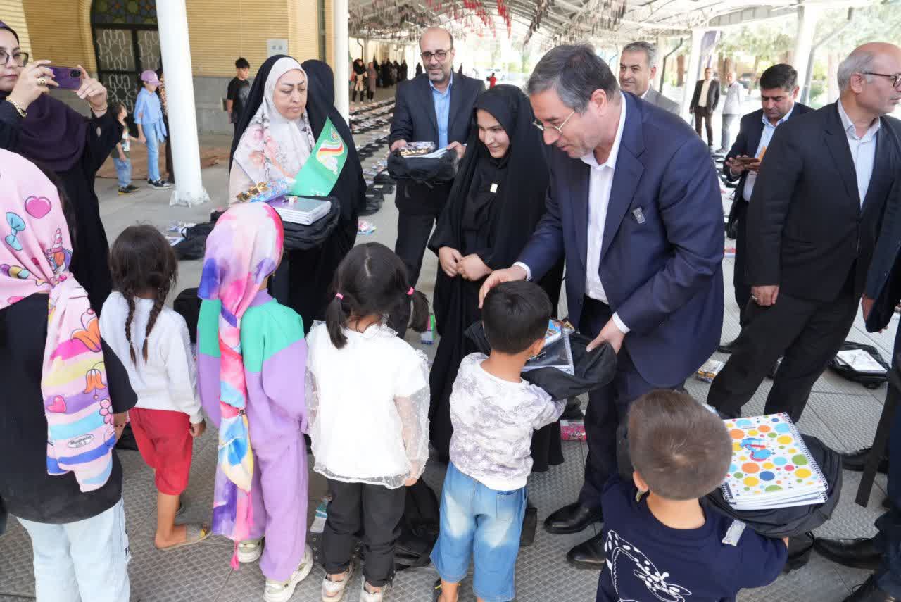 برگزاری مراسم اهدای یک‌هزار پک تحصیل به کودکان نیازمند + تصاویر